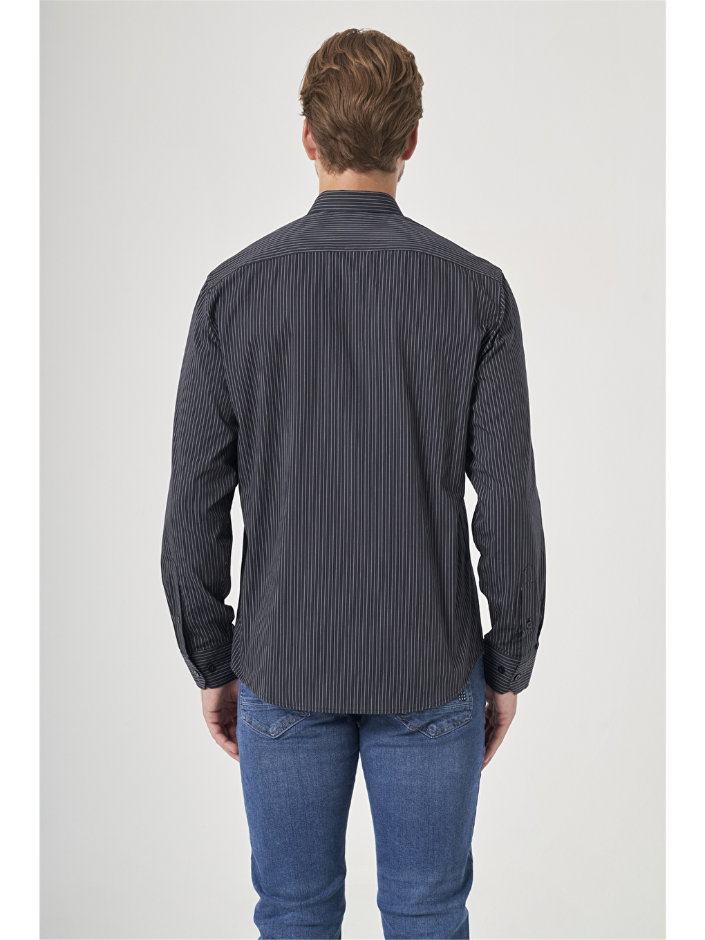 Siyah-beyaz Düğmeli Yaka Uzun Kol Cepli Comfort Fit %100 Pamuk Gömlek 1004260212-4