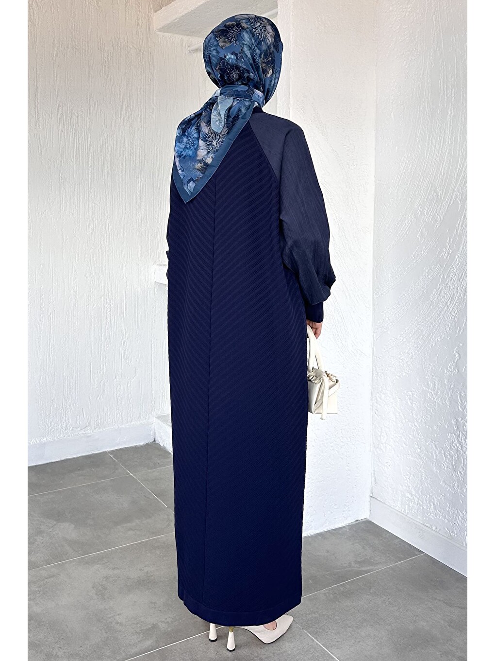Lacivert Gülseli Kendinden Desenli Tesettür Triko Elbise-4