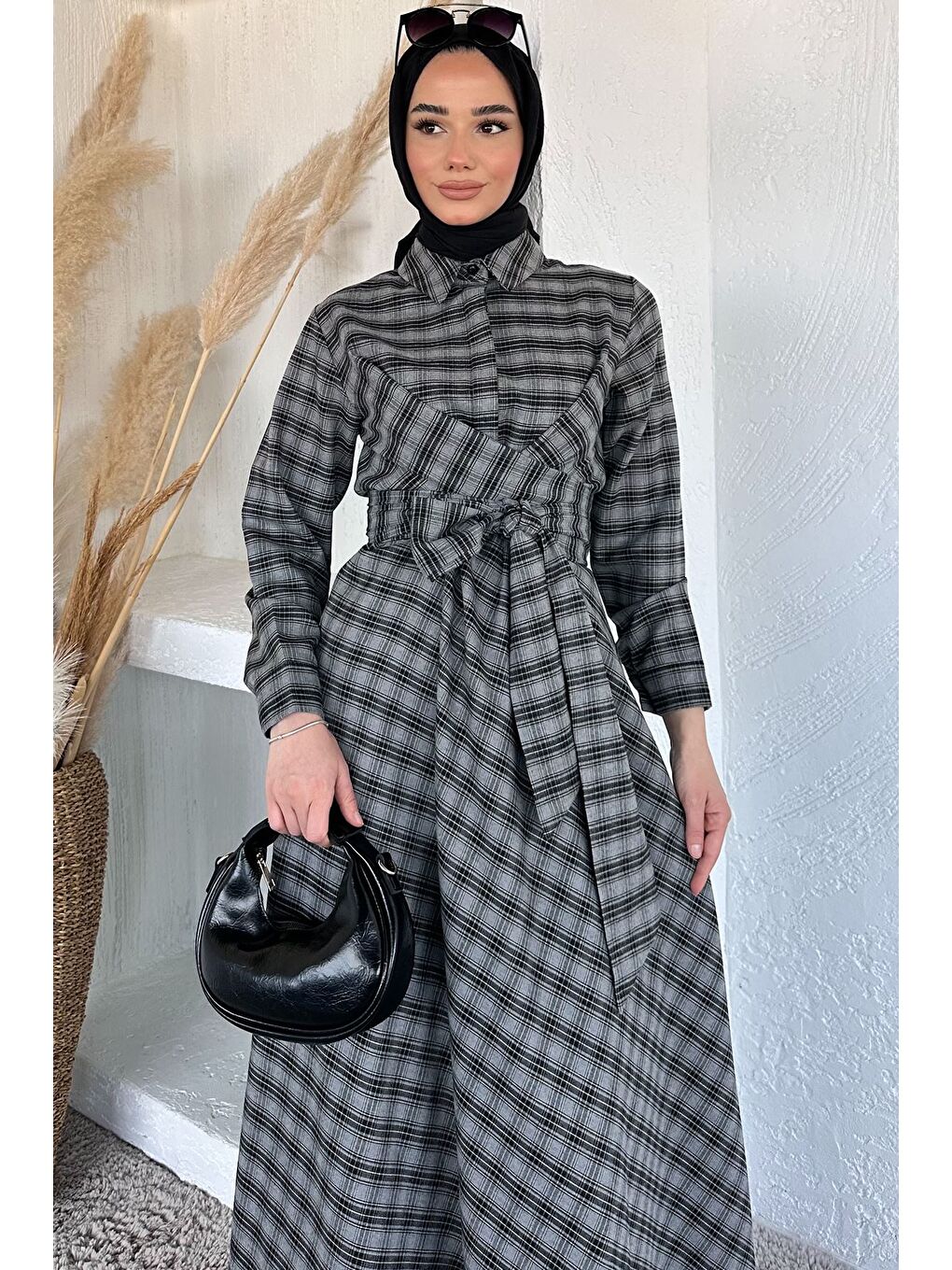 Gri Gülseli Ekose Desenli Bel Bağlamalı Tesettür Elbise-5