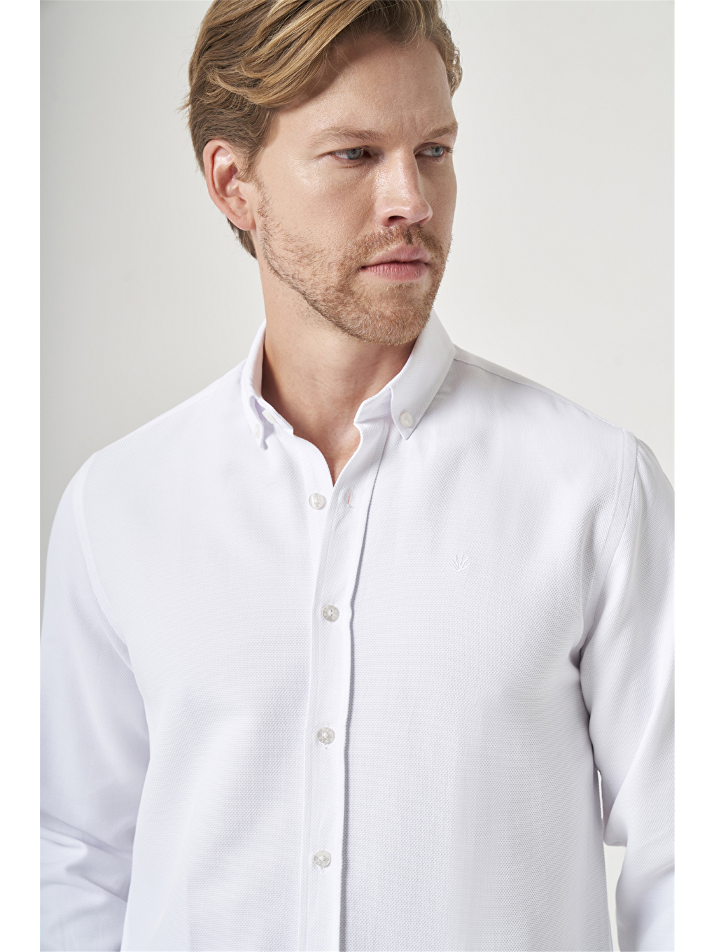 Beyaz Düğmeli Yaka Uzun Kol Cepsiz Slim Fit Pamuklu Gömlek 1004260203-3