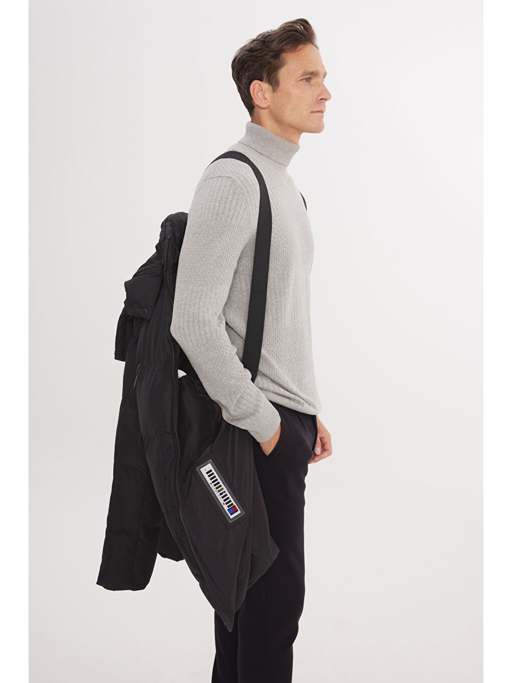 Erkek Siyah Termometreli Standart Fit Normal Kesim Çıkma Kapüşon Yaka Kapitone Desenli Kaban-3