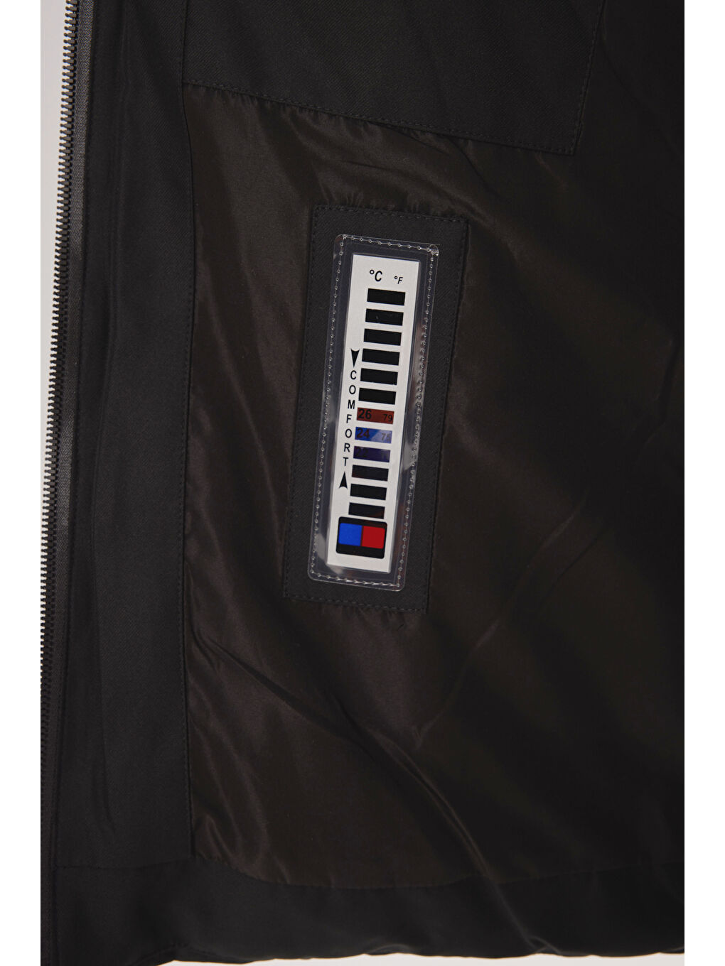 Erkek Siyah Termometreli Standart Fit Normal Kesim Çıkma Kapüşon Yaka Kapitone Desenli Kaban-4