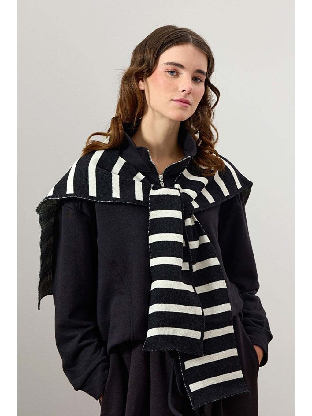 Siyah 3 İplik Yarım Fermuarlı Sweat-1