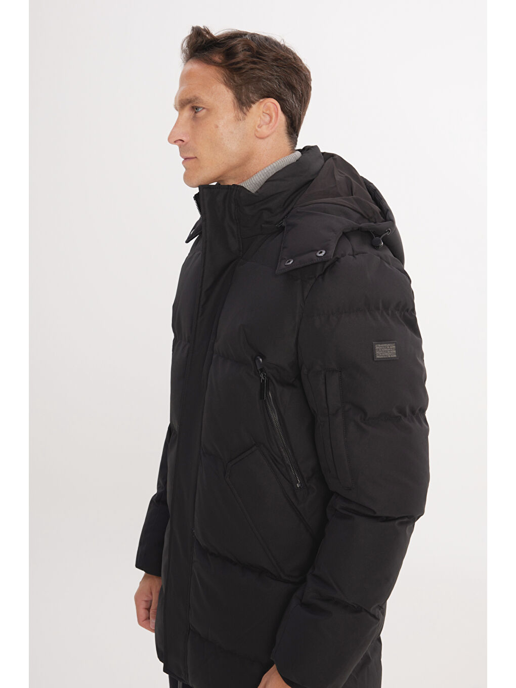 Erkek Siyah Termometreli Standart Fit Normal Kesim Çıkma Kapüşon Yaka Kapitone Desenli Kaban-5