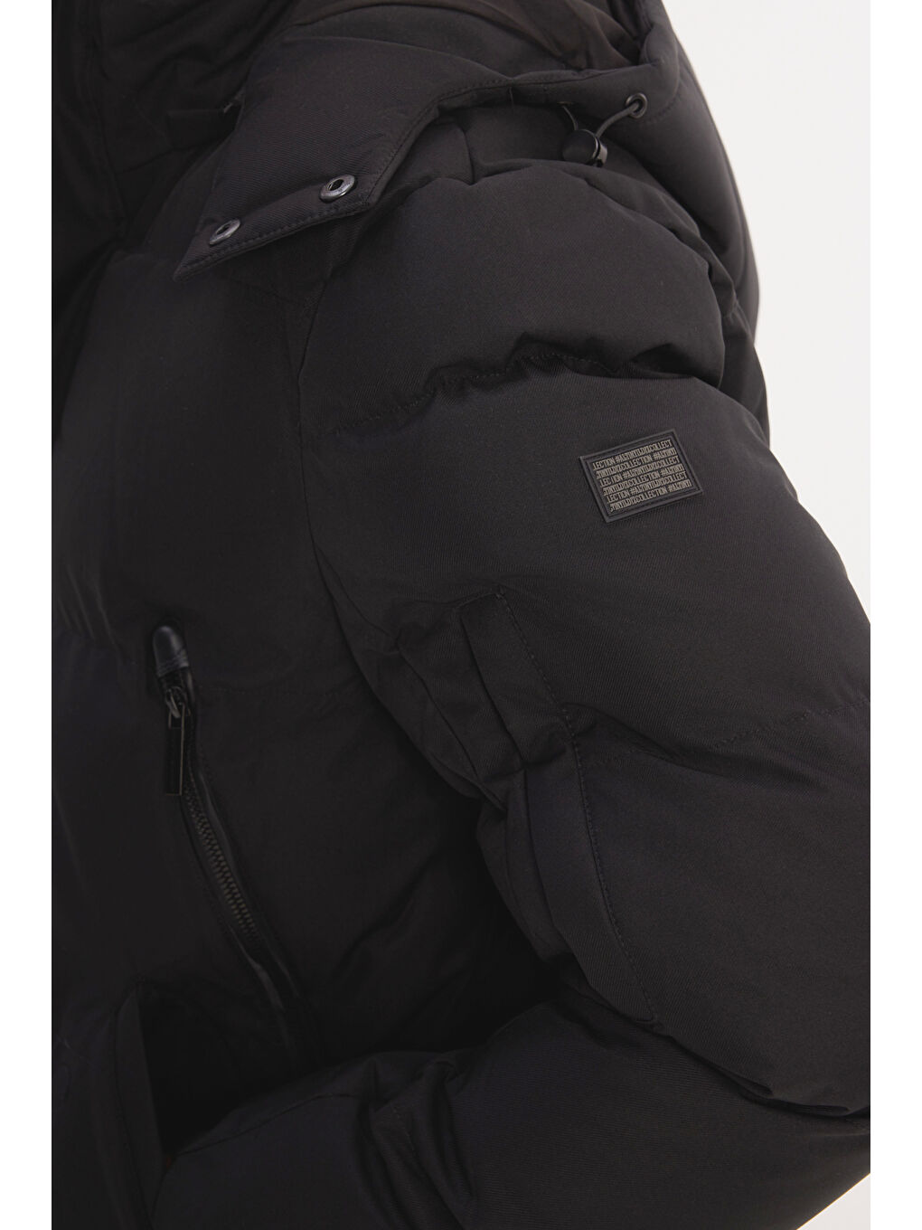 Erkek Siyah Termometreli Standart Fit Normal Kesim Çıkma Kapüşon Yaka Kapitone Desenli Kaban-7