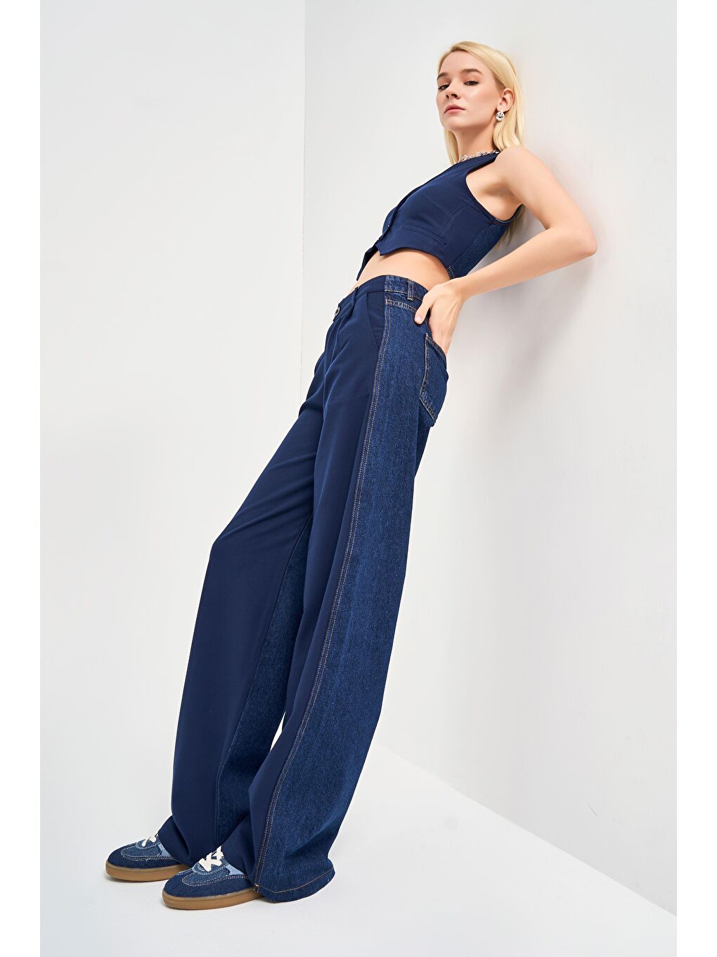 Kadın Lacivert Kumaş Denim Parçalı Orta Bel Pileli Pantolon-1