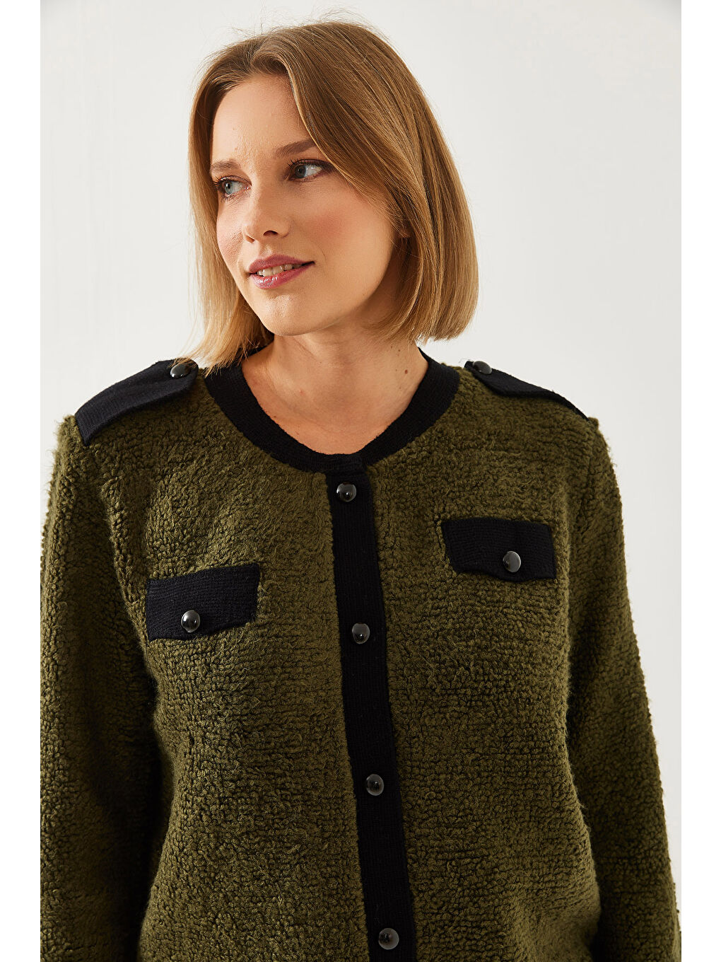 Haki Kadın Düğmeli Cepli Hırka-5