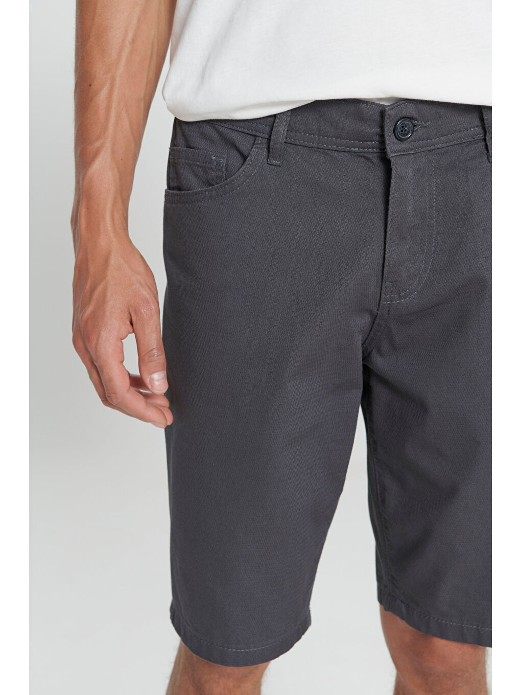 Erkek Antrasit Slim Fit Dar Kesim Armürlü %100 Pamuk Casual Chino Şort-3