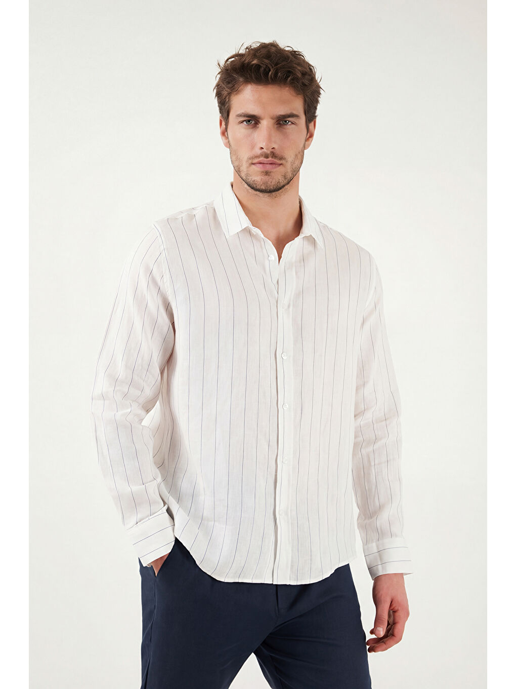 Beyaz Pamuklu Regular Fit Çizgili Klasik Yaka Uzun Kollu Gömlek CF26S129774-1