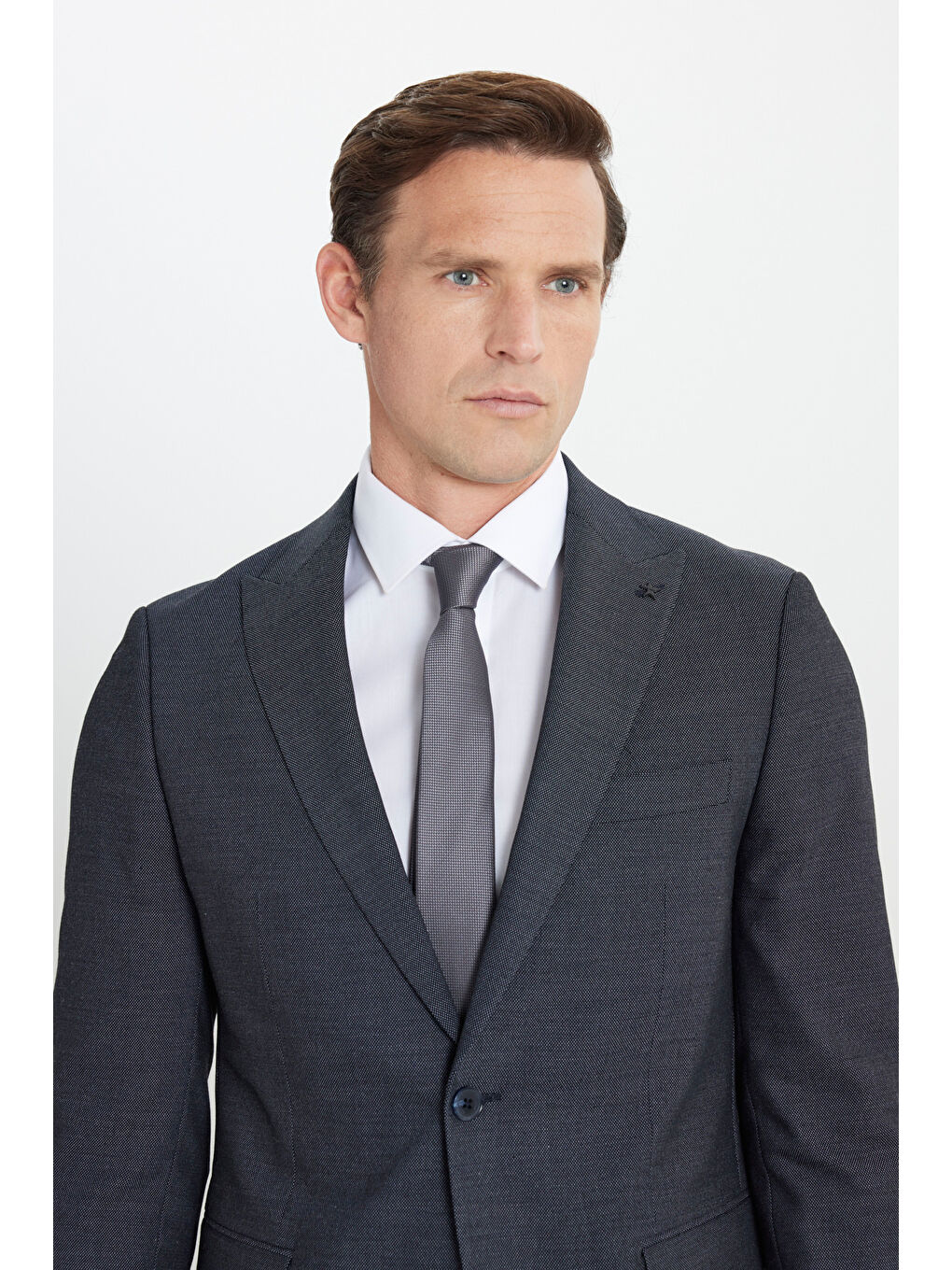 Erkek Lacivert-Beyaz Yün Slim Fit Dar Kesim Kırlangıç Yaka Desenli Kapak Cepli Takım Elbise-5