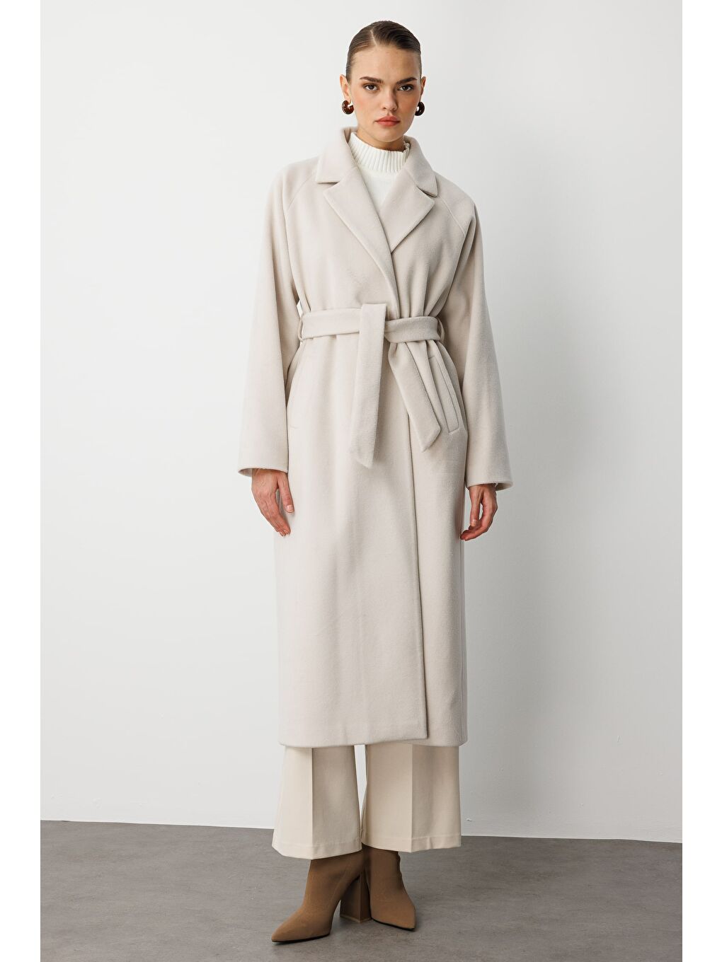 Bej Klasik Uzun Yünlü Ekru Kaşe Kaban