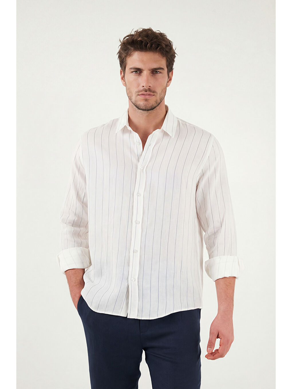 Beyaz Pamuklu Regular Fit Çizgili Klasik Yaka Uzun Kollu Gömlek CF26S129774-3