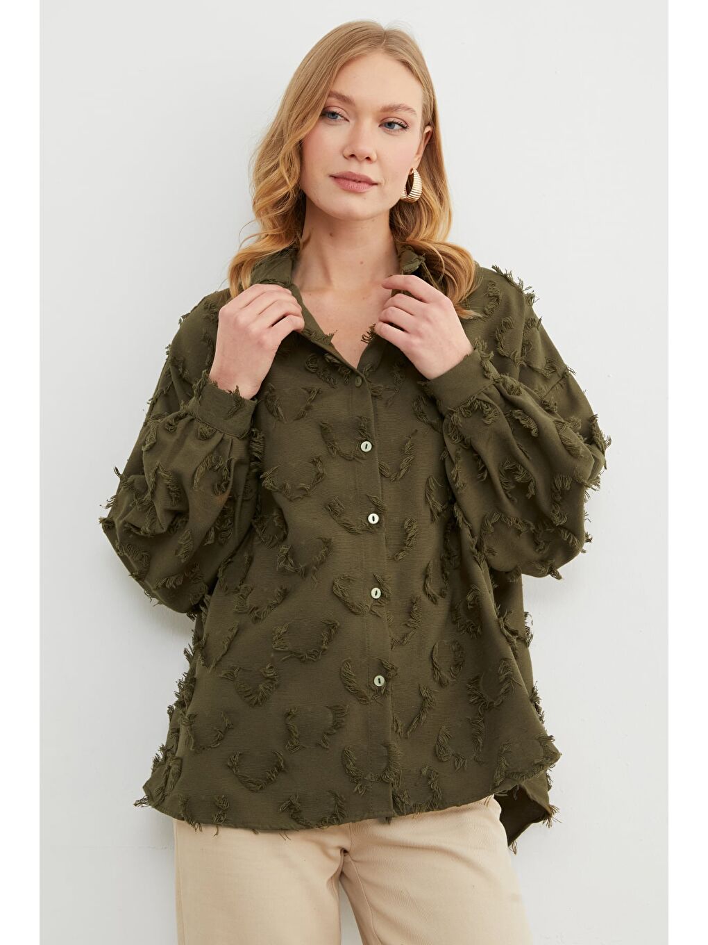 Haki Püskül Detaylı Keten Görünümlü Salaş Gömlek