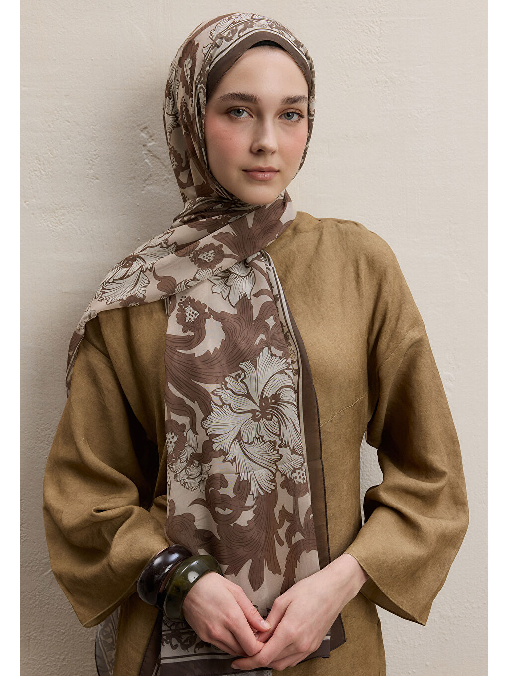 Kahverengi Leone Desen İpek Krep Şal Kahve-4