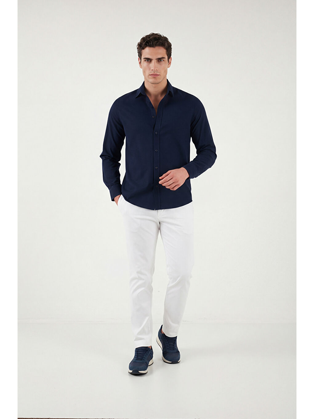 Lacivert Pamuk ve Keten Karışımlı Regular Fit Klasik Yaka Uzun Kollu Gömlek CF26S1210134-2