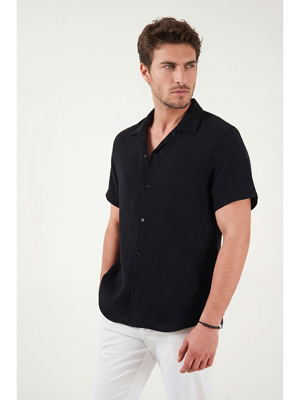 Siyah Pamuklu Regular Fit Klasik Yaka Kısa Kollu Gömlek CF26S125404-2