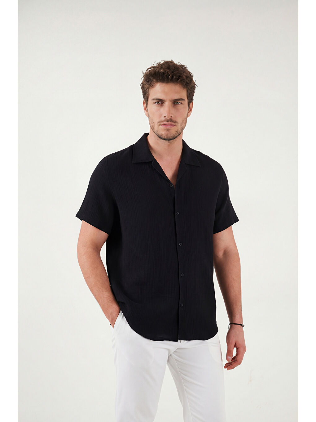 Siyah Pamuklu Regular Fit Klasik Yaka Kısa Kollu Gömlek CF26S125404-3