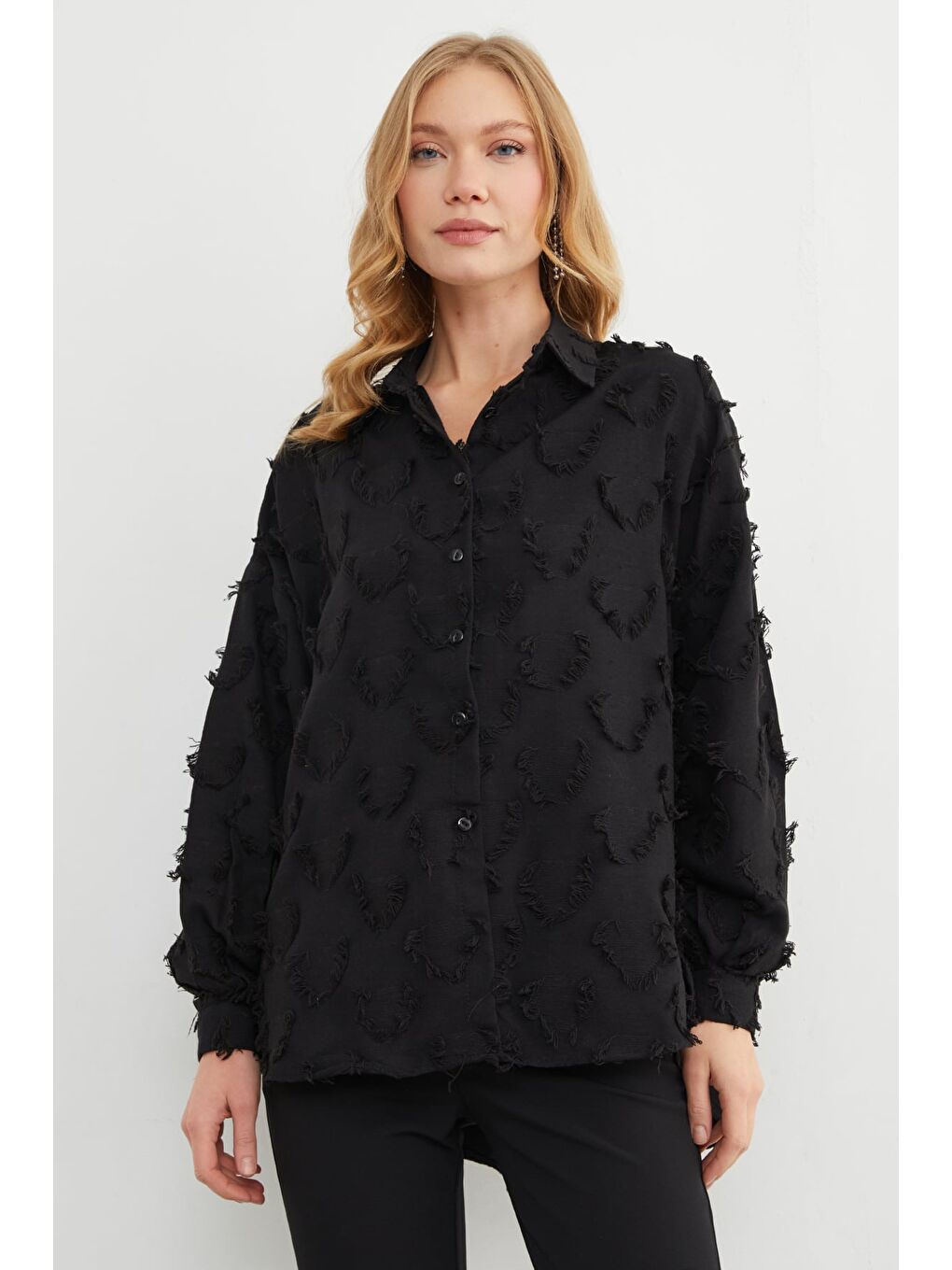 Siyah Püskül Detaylı Keten Görünümlü Salaş Gömlek-2