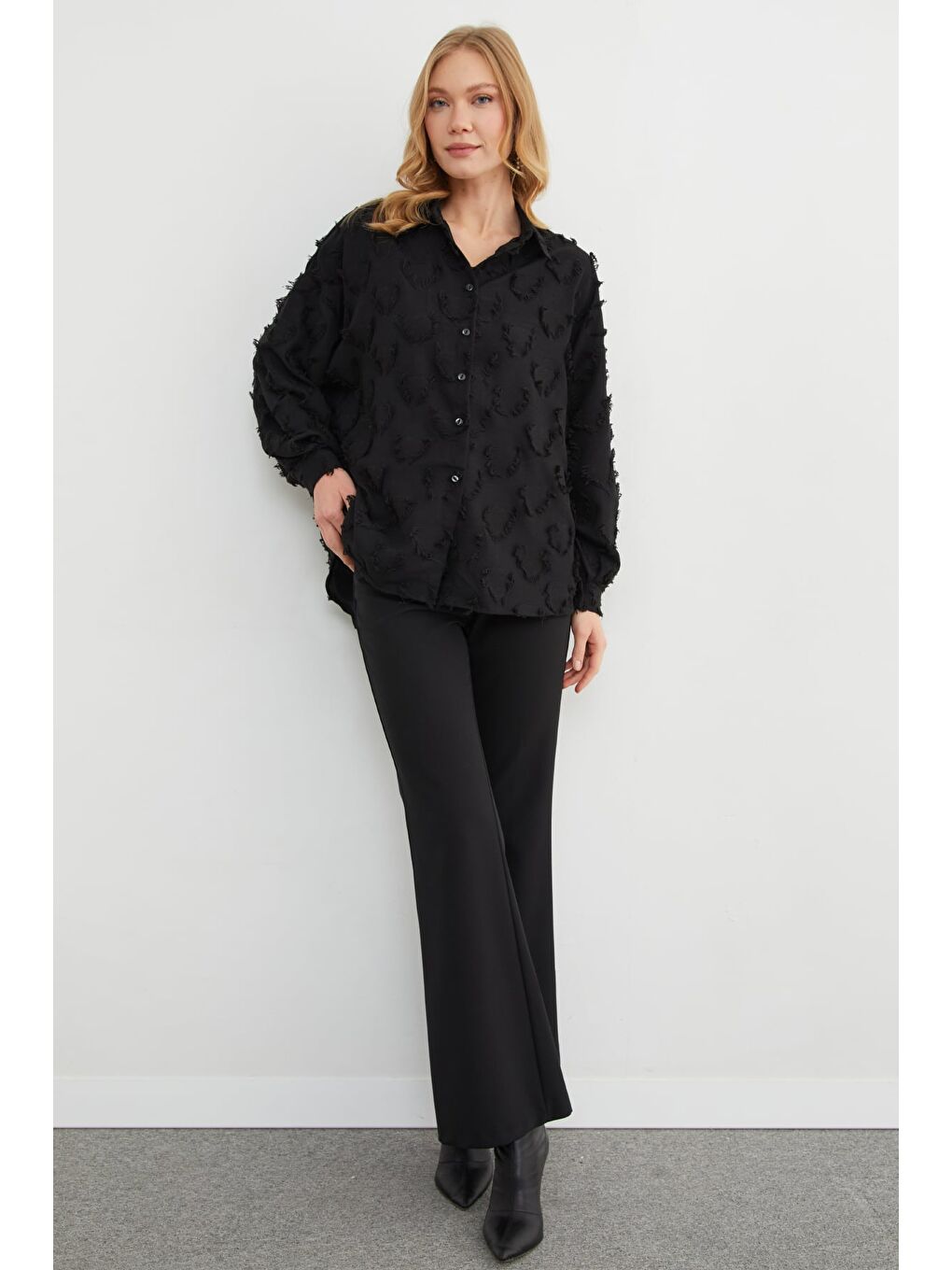 Siyah Püskül Detaylı Keten Görünümlü Salaş Gömlek-3