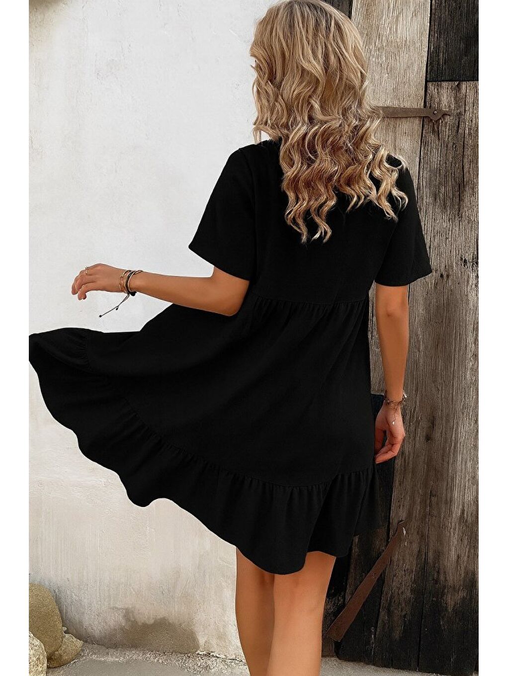 Siyah Kadın Kısa Kollu Yakası Bağcıklı önden Düğmeli Fırfır Desenli Süprem Elbise-2