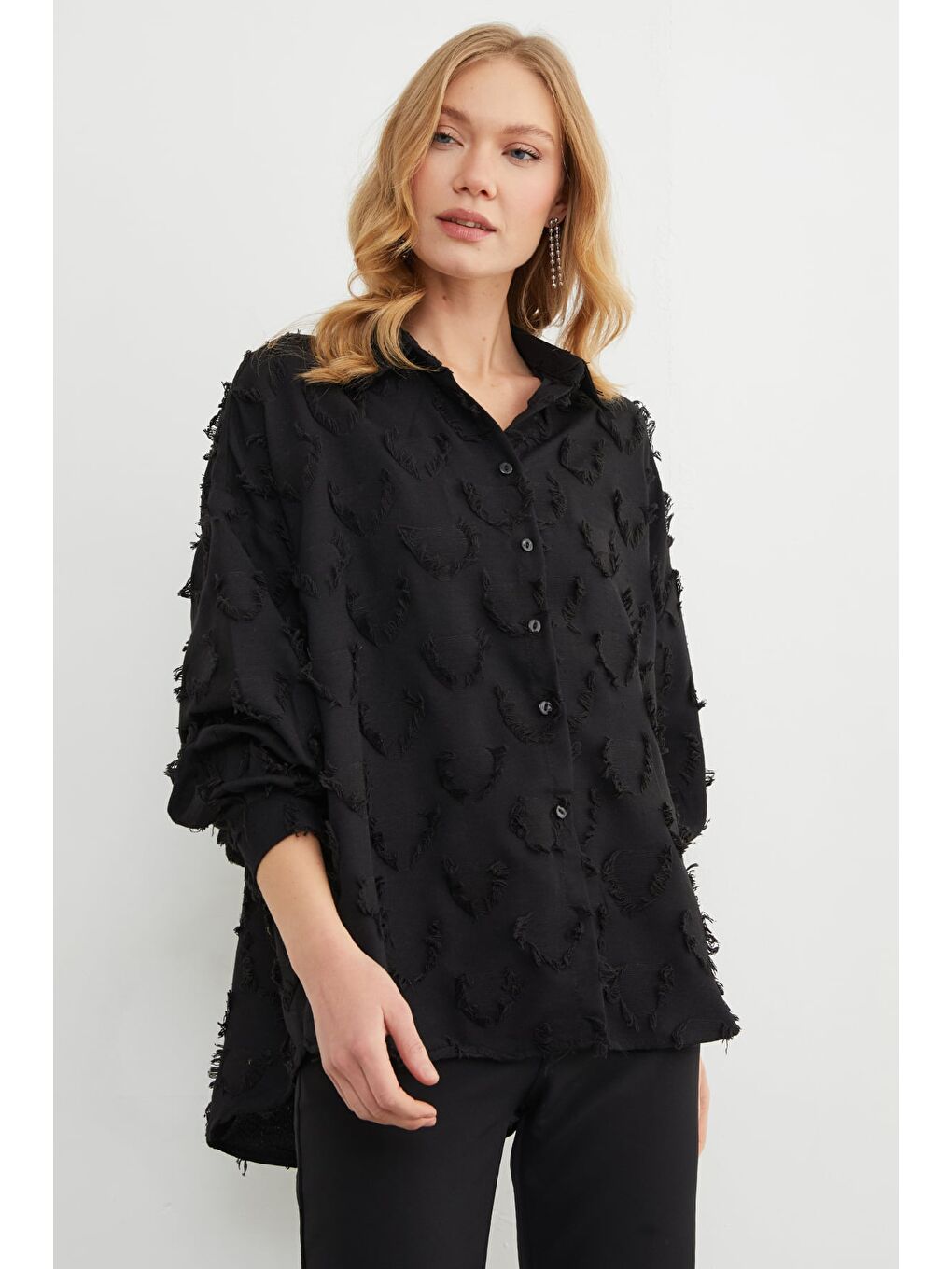 Siyah Püskül Detaylı Keten Görünümlü Salaş Gömlek-4