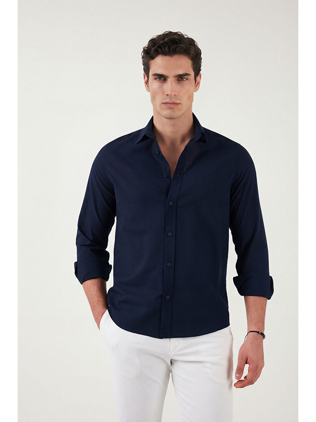 Lacivert Pamuk ve Keten Karışımlı Regular Fit Klasik Yaka Uzun Kollu Gömlek CF26S1210134-4