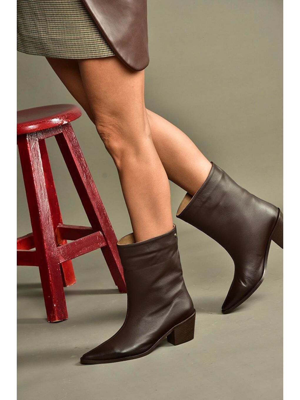 Kahverengi Kadın Bot V654082003-3