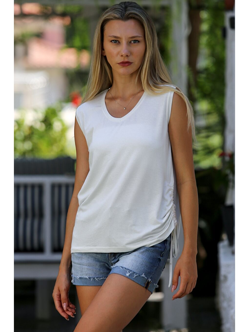 Ekru Krem V Yaka Kolsuz Yanları Büzgülü Örme Casual Bluz-1