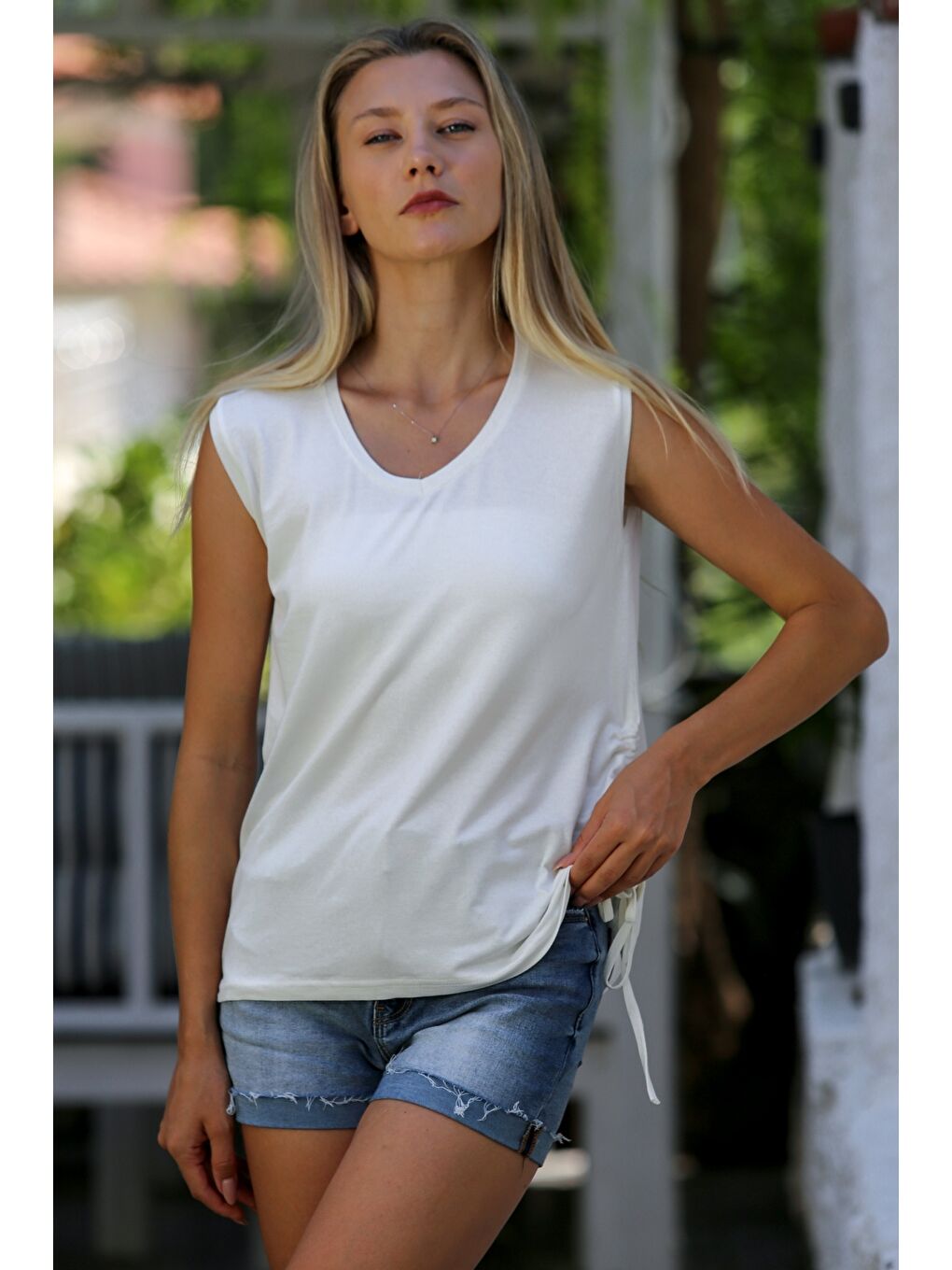 Ekru Krem V Yaka Kolsuz Yanları Büzgülü Örme Casual Bluz-2