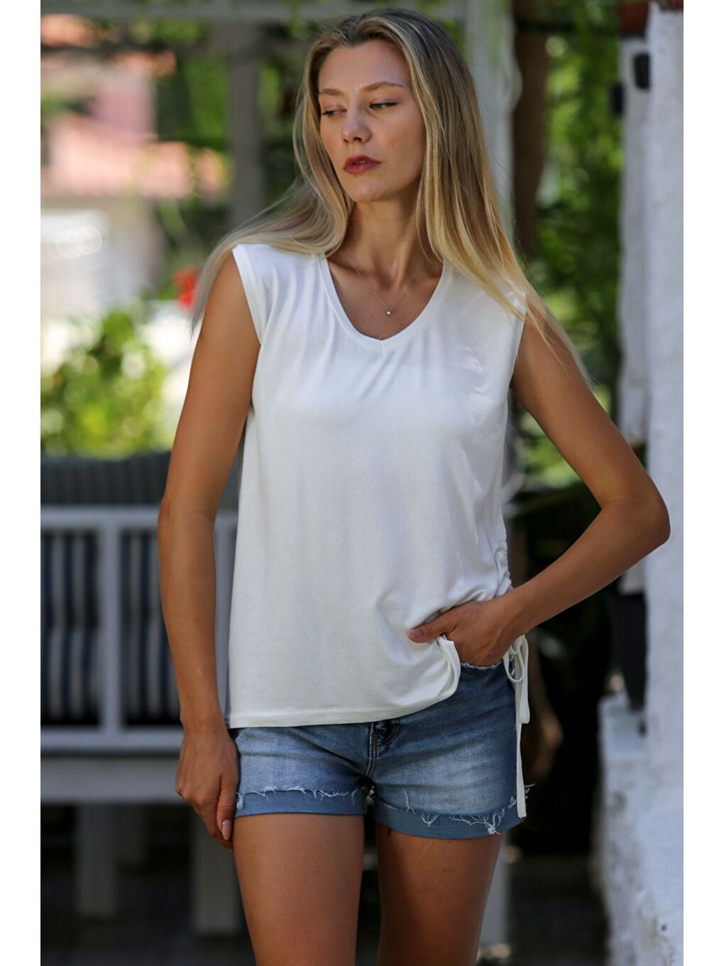 Ekru Krem V Yaka Kolsuz Yanları Büzgülü Örme Casual Bluz-3