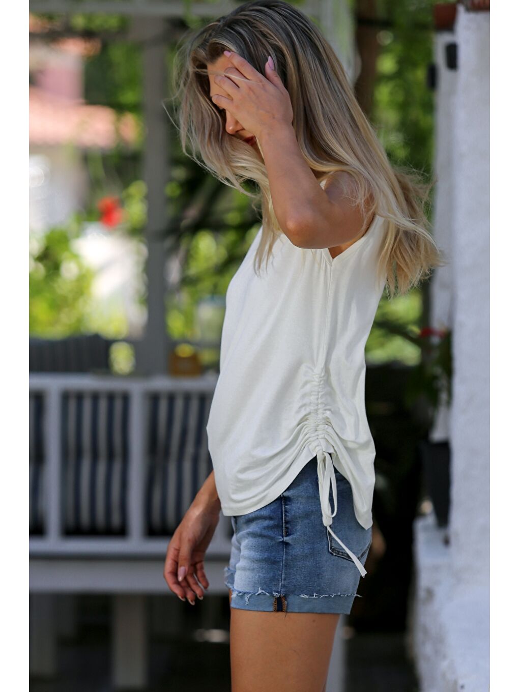 Ekru Krem V Yaka Kolsuz Yanları Büzgülü Örme Casual Bluz-4