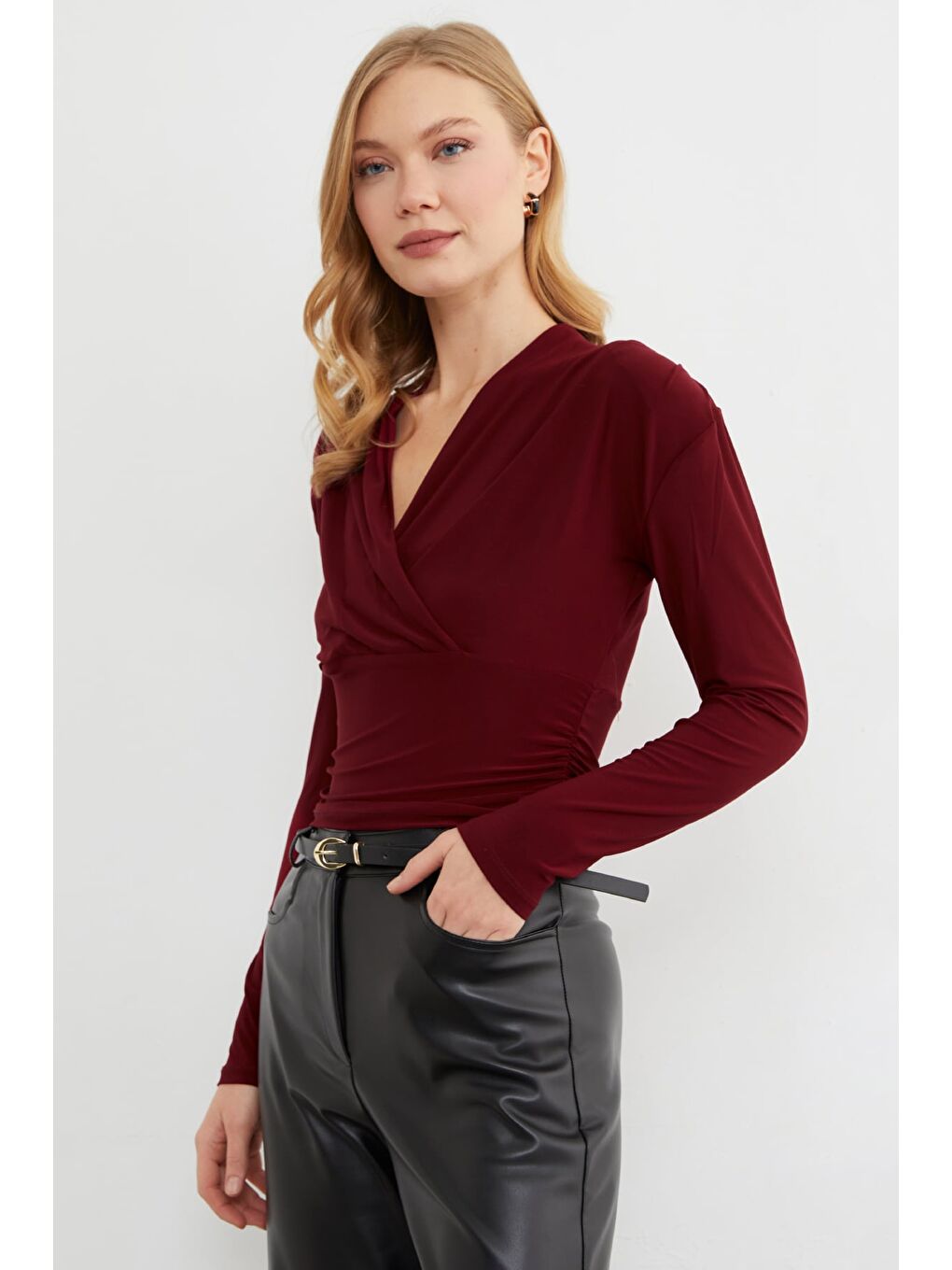 Bordo Omuz Vatkalı Kruvaze Yaka Bluz-1
