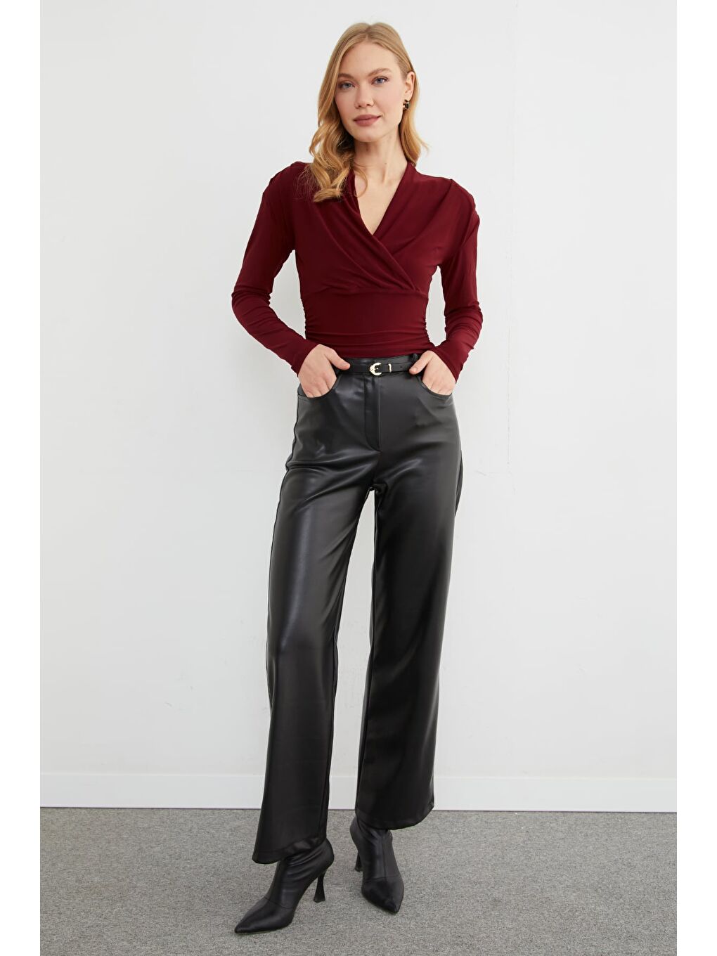 Bordo Omuz Vatkalı Kruvaze Yaka Bluz-2