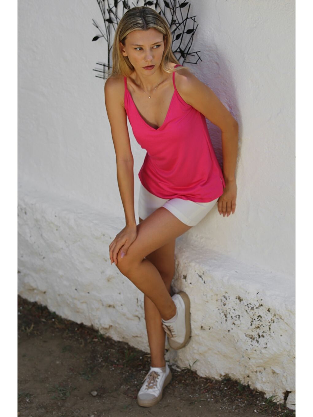 Pembe V Yaka Askılı Yarım Astarlı Yırtmaçlı Örme Basic Casual Bluz-4