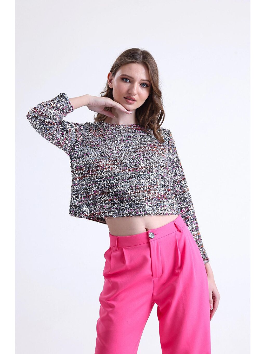 Gri Bisiklet Yaka Uzun Kollu Payet İşlemeli Kısa Kesim Bluz SU-33-1