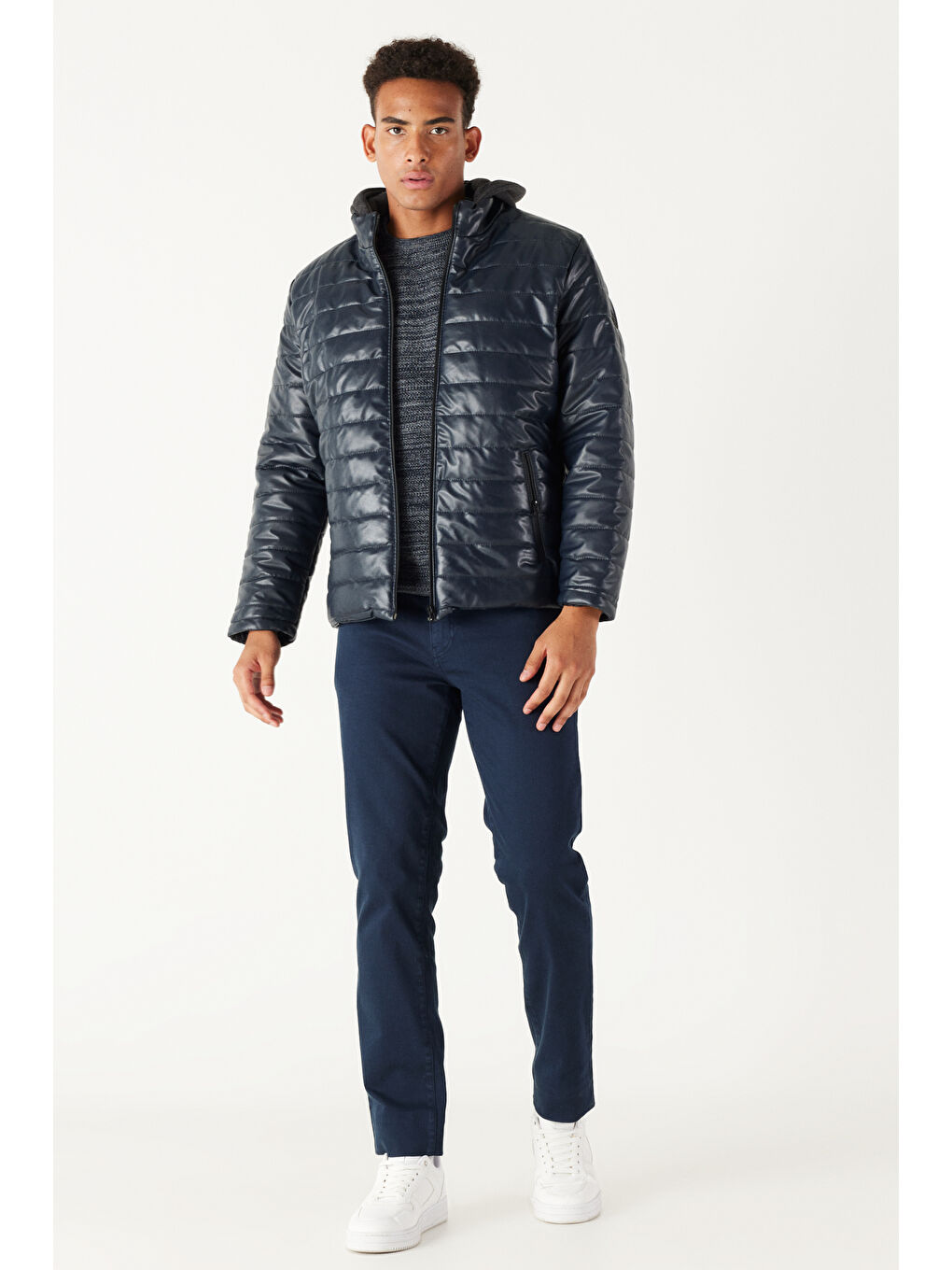 Erkek Lacivert Standart Fit Normal Kesim Çıkarılabilir Kapüşonlu Şişme Mont-1