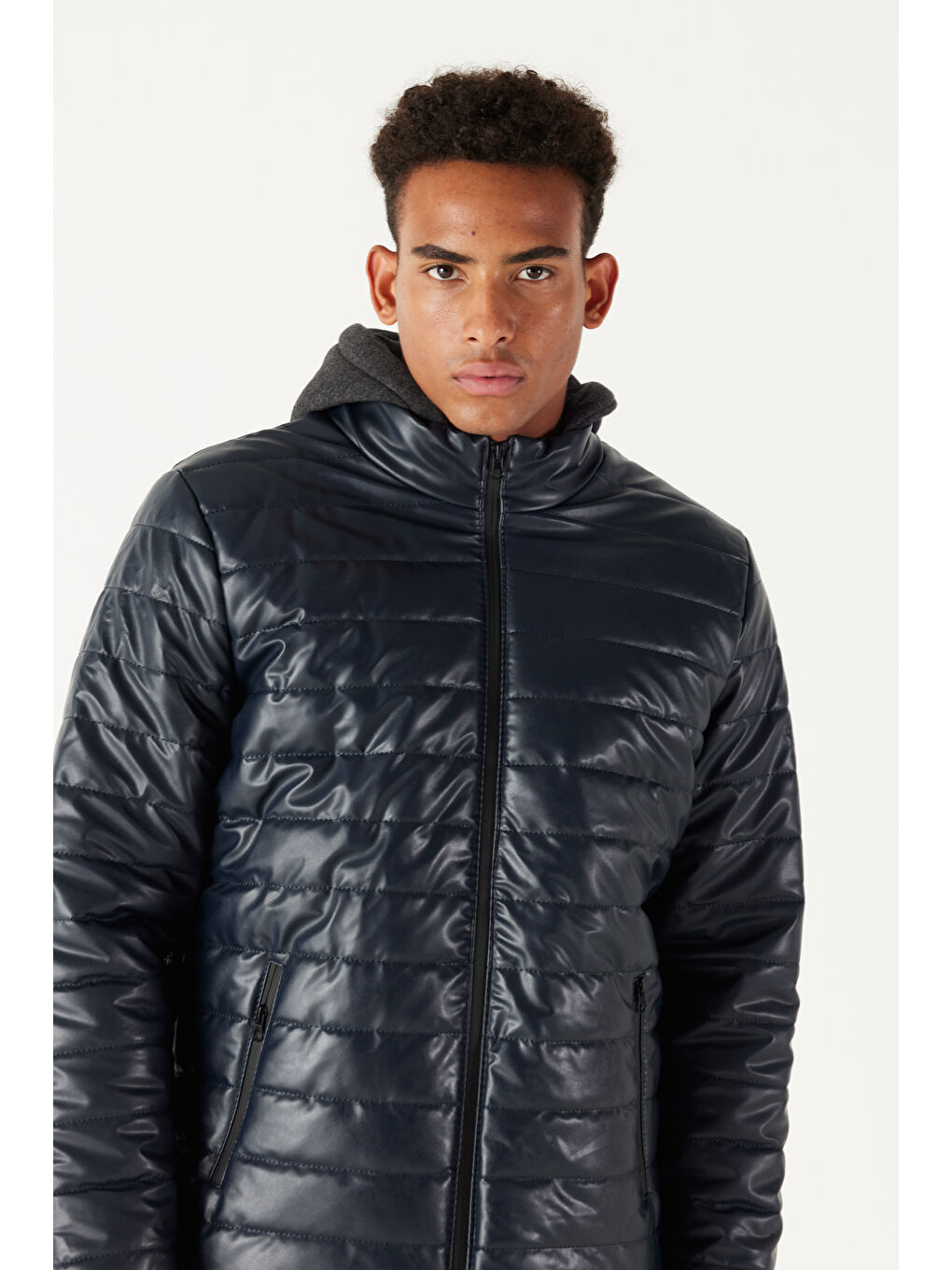 Erkek Lacivert Standart Fit Normal Kesim Çıkarılabilir Kapüşonlu Şişme Mont-3