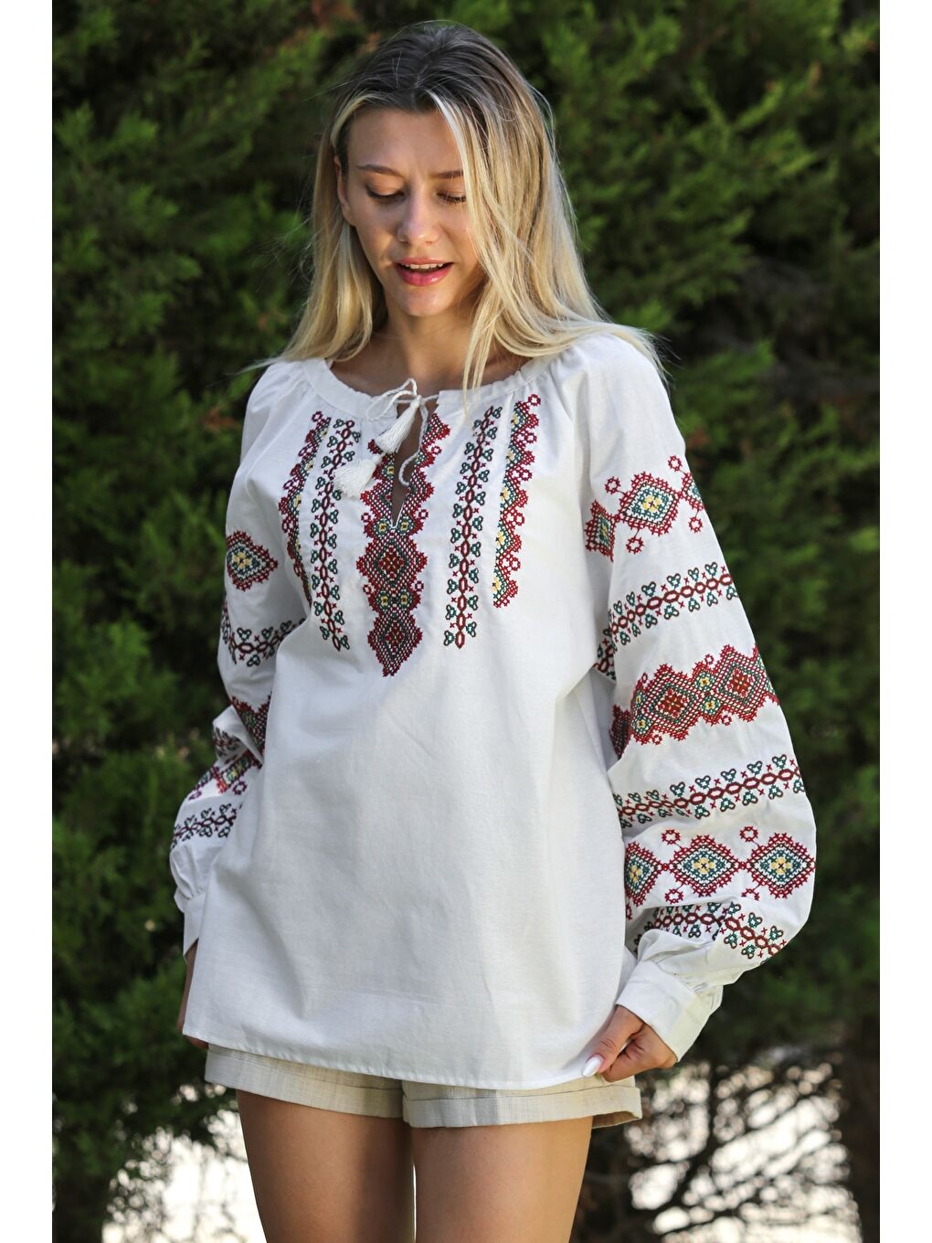 Beyaz Kayık Yaka Balon Kol Bağlamalı Yaka Ve Kol Ucu Nakışlı Dokuma Casual Bluz-2