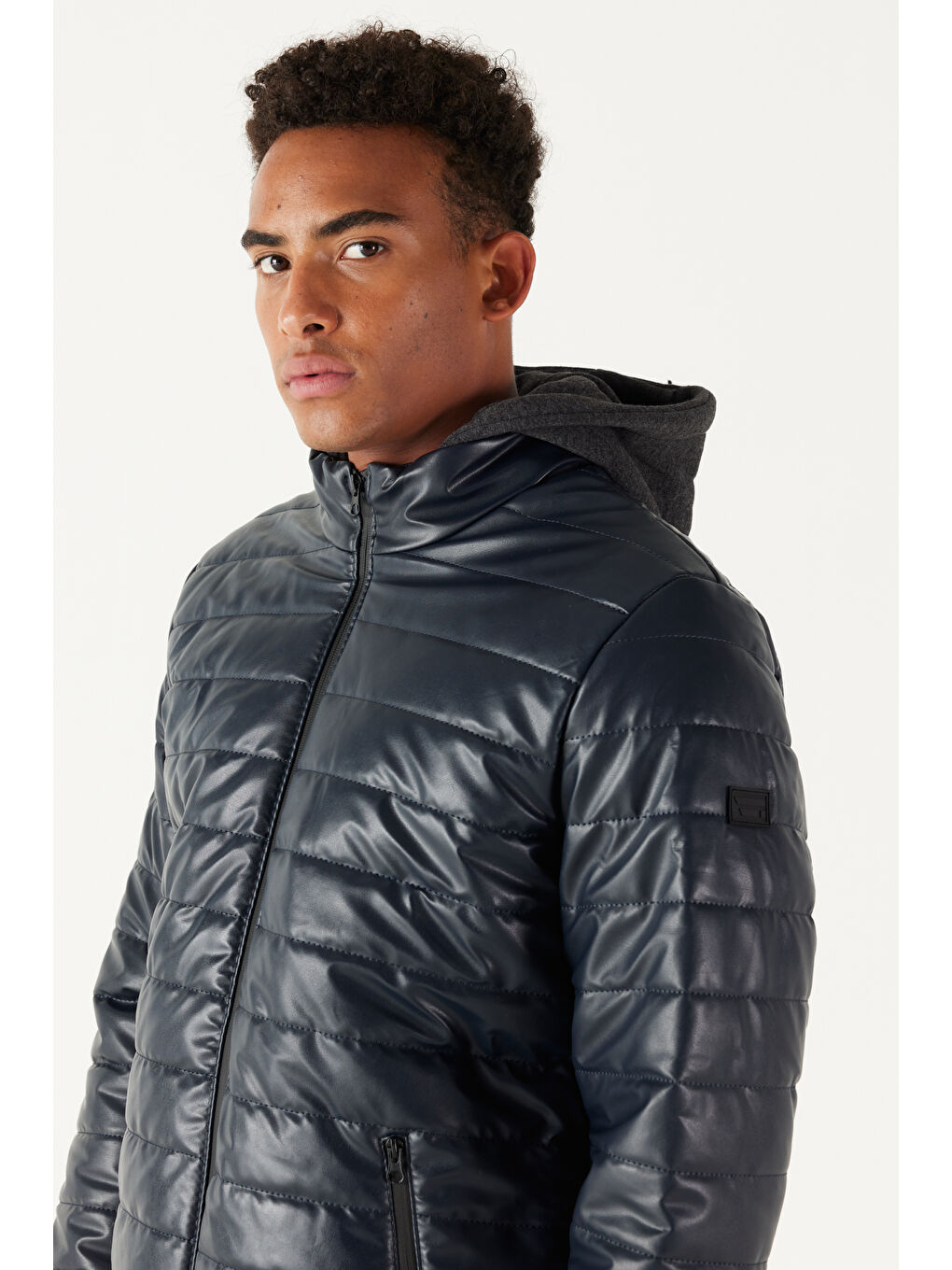 Erkek Lacivert Standart Fit Normal Kesim Çıkarılabilir Kapüşonlu Şişme Mont-4
