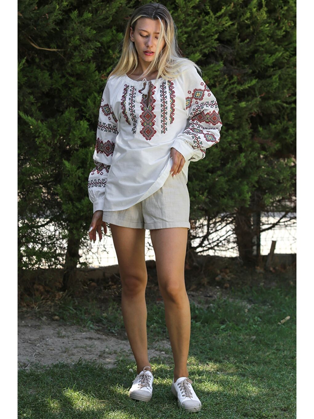 Beyaz Kayık Yaka Balon Kol Bağlamalı Yaka Ve Kol Ucu Nakışlı Dokuma Casual Bluz-6