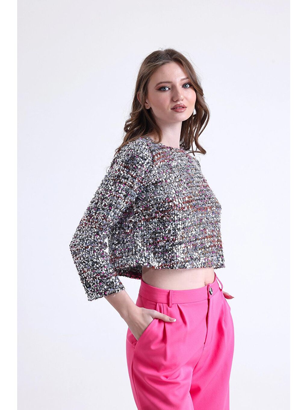 Gri Bisiklet Yaka Uzun Kollu Payet İşlemeli Kısa Kesim Bluz SU-33-3