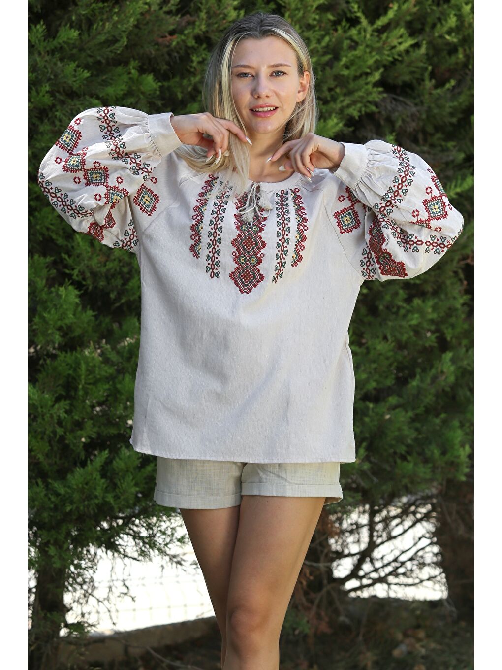 Ekru Kayık Yaka Balon Kol Bağlamalı Yaka Ve Kol Ucu Nakışlı Dokuma Casual Bluz-3