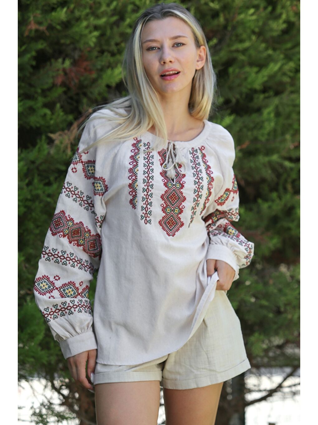 Ekru Kayık Yaka Balon Kol Bağlamalı Yaka Ve Kol Ucu Nakışlı Dokuma Casual Bluz-4