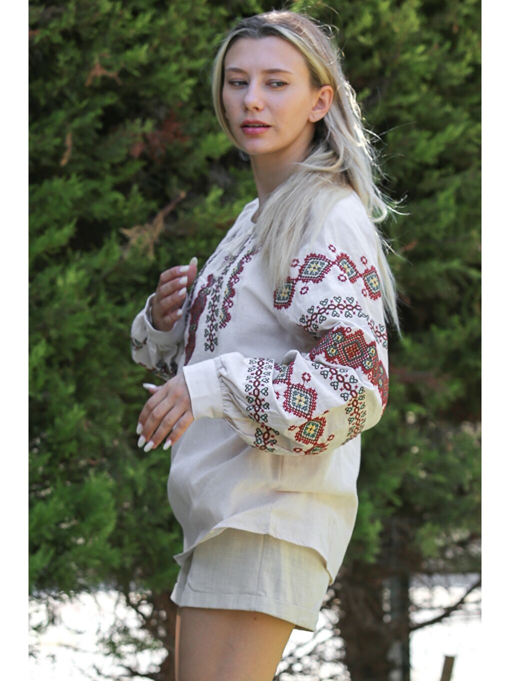 Ekru Kayık Yaka Balon Kol Bağlamalı Yaka Ve Kol Ucu Nakışlı Dokuma Casual Bluz-6