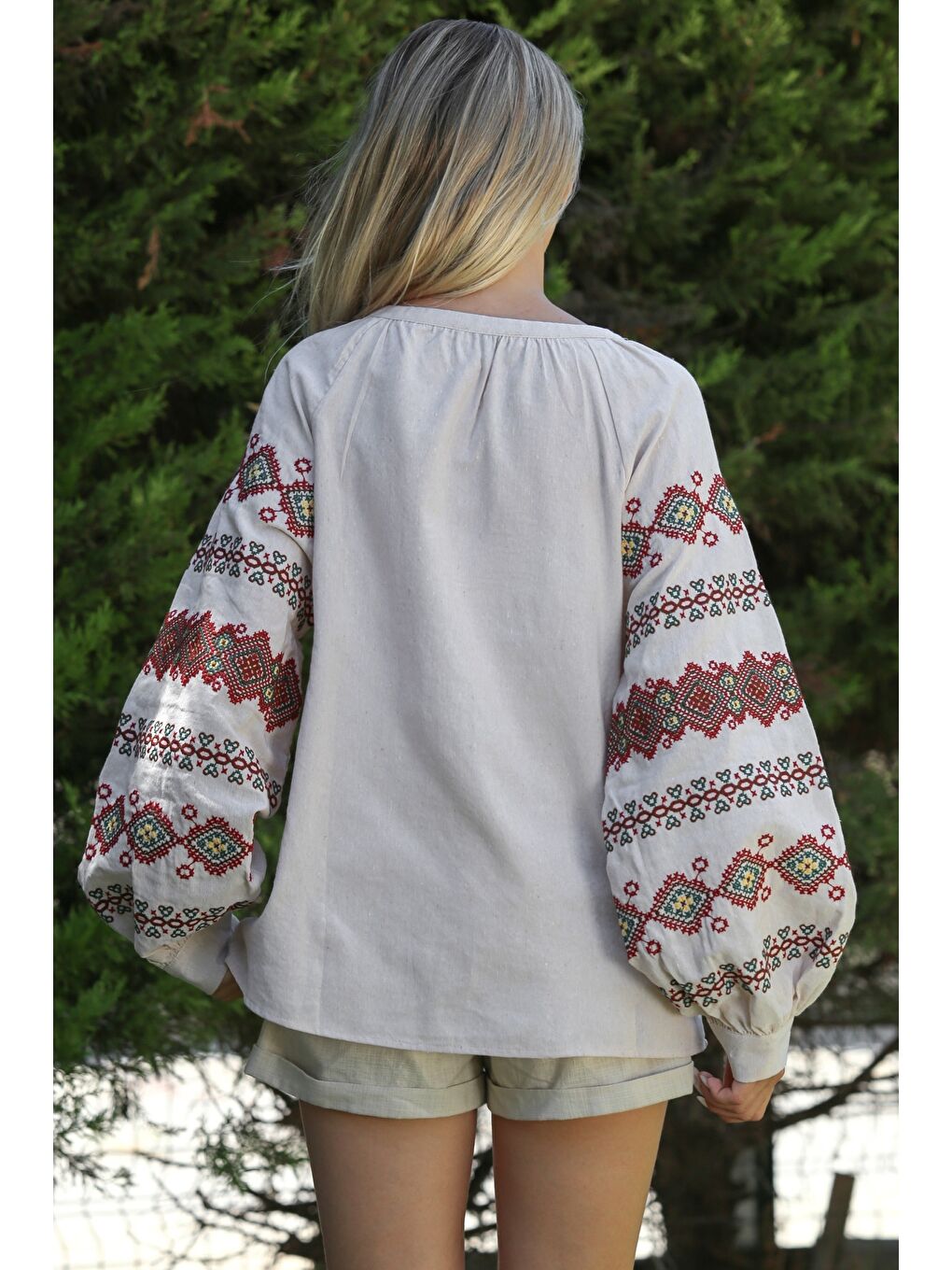 Ekru Kayık Yaka Balon Kol Bağlamalı Yaka Ve Kol Ucu Nakışlı Dokuma Casual Bluz-7