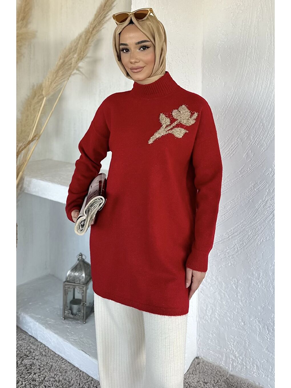 Kırmızı Gülseli Boğazlı Tesettür Triko Tunik-1