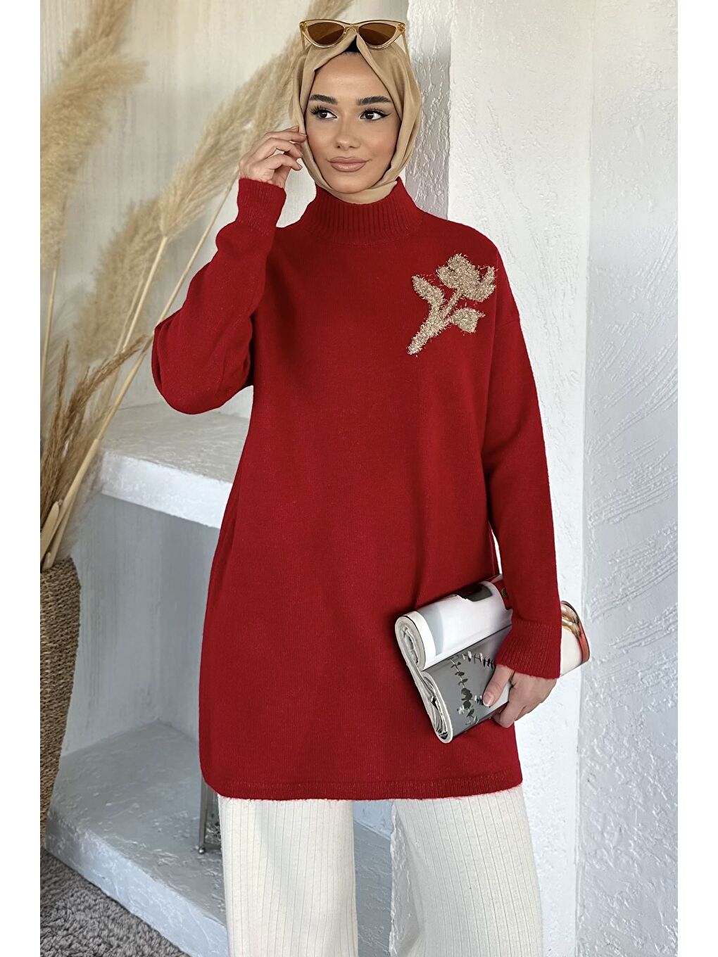 Kırmızı Gülseli Boğazlı Tesettür Triko Tunik-2