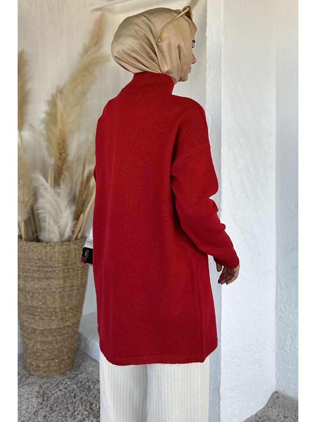 Kırmızı Gülseli Boğazlı Tesettür Triko Tunik-4