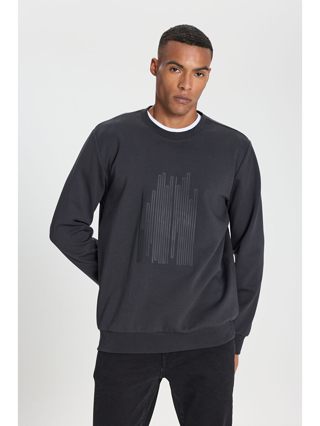 Erkek Siyah Pamuklu Standart Fit Normal Kesim Bisiklet Yaka Baskılı Sweatshirt