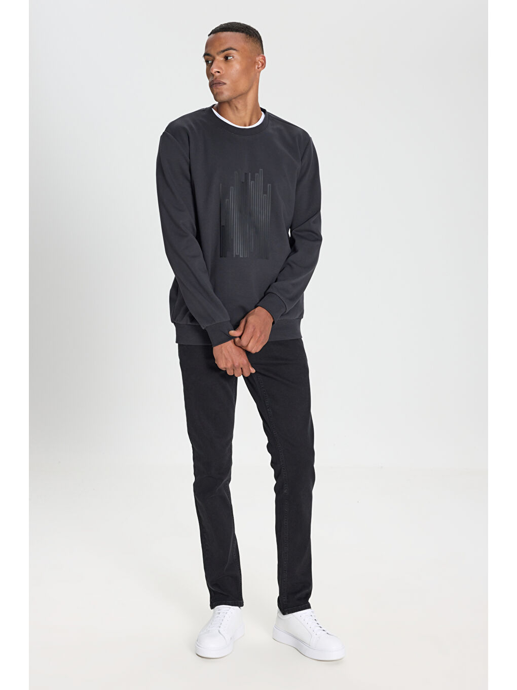 Erkek Siyah Pamuklu Standart Fit Normal Kesim Bisiklet Yaka Baskılı Sweatshirt-1